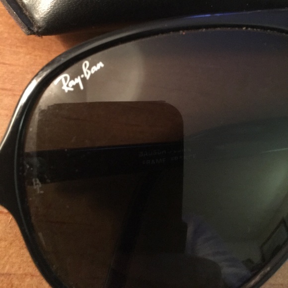 Vintage Ray Ban sunglasses. Black lens and frame - Picture 3 of 8
